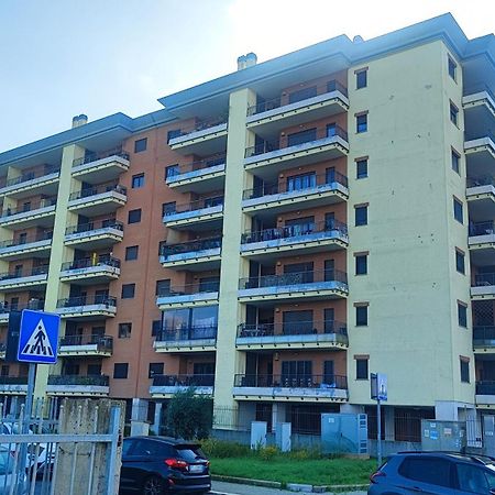 Love Home Apartament Near The Airport فيوميتشينو المظهر الخارجي الصورة