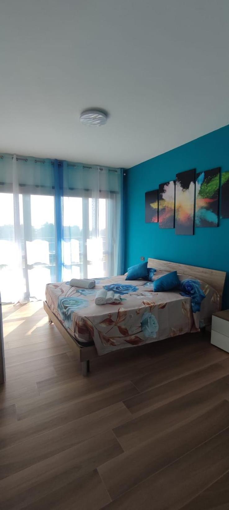 Love Home Apartament Near The Airport فيوميتشينو المظهر الخارجي الصورة